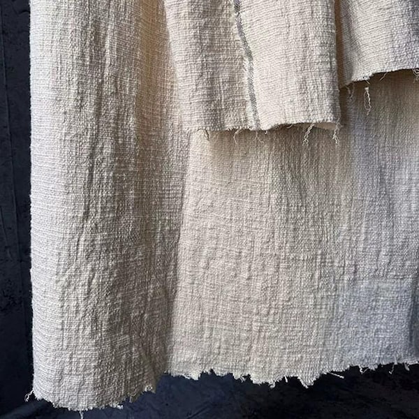 Tejido grueso de algodón color blanco roto / Estilo Wabi-Sabi, tacto áspero, caída natural.