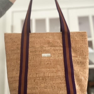 Bolso grande de tela de corcho con correas de cincha de colores Bolso de tela vegana, a rayas moradas y doradas