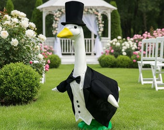 Tuxedo-outfit verandagans | Formele ganskleding voor tuindecoratie en veranda