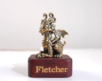 Massief messing drakenbeeldje handgegoten antieke stijl mini draken met gedetailleerde schubben en vleugels Feng Shui bureauplank decor cadeau voor haar