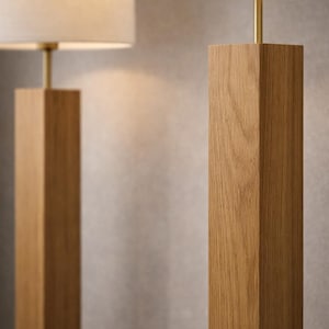 Minimalistisk golvlampa i ek | Smal stående lampa i massivt trä | Handgjord hållbar belysning bild 2