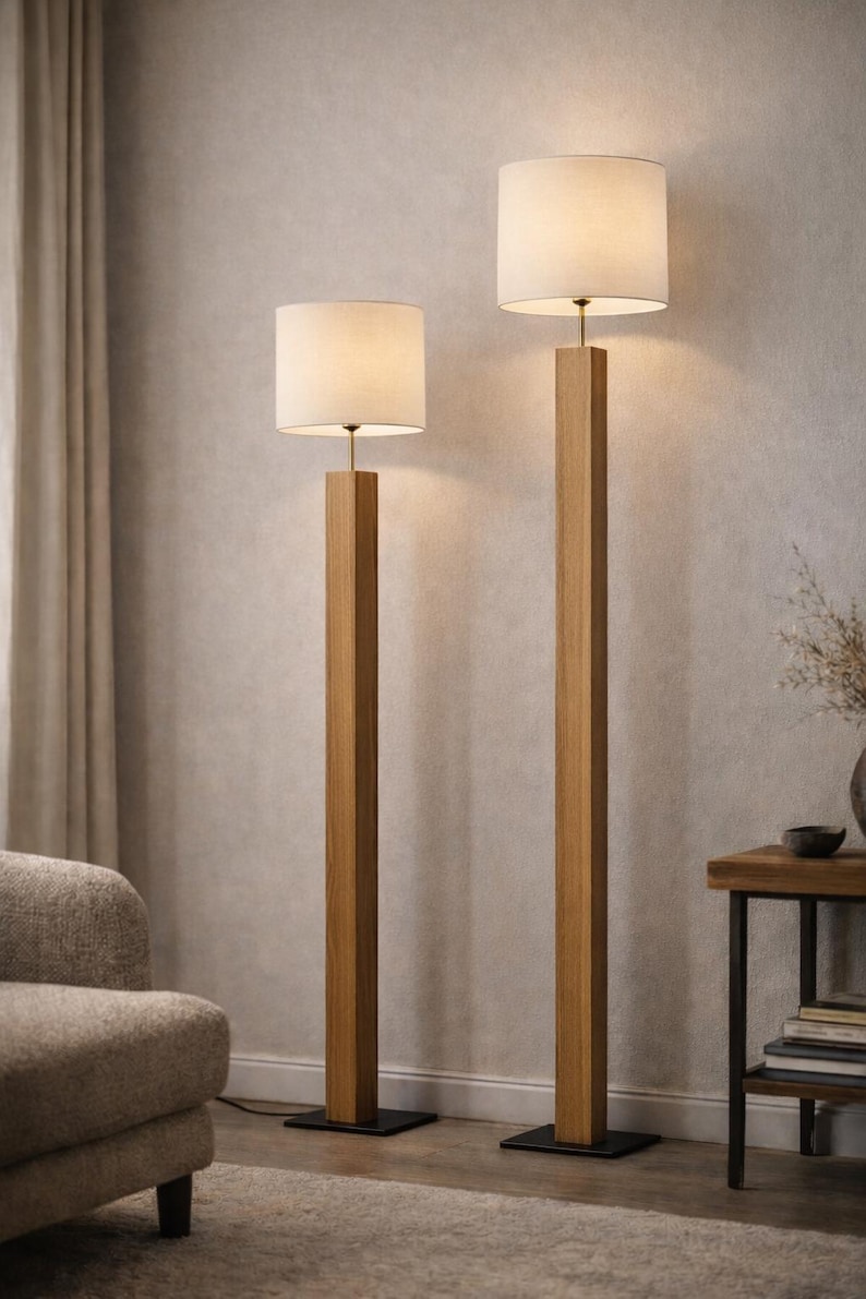 Minimalistisk golvlampa i ek | Smal stående lampa i massivt trä | Handgjord hållbar belysning 100 centimeter