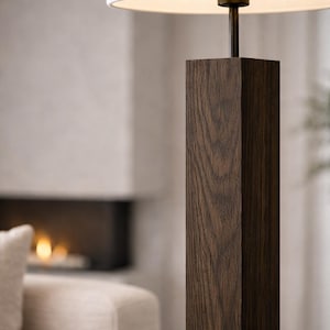 Minimalistisk golvlampa i ek | Smal stående lampa i massivt trä | Handgjord hållbar belysning bild 5