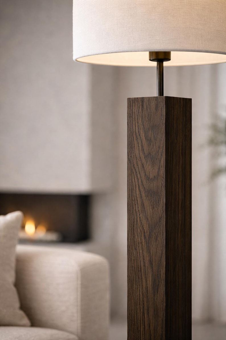 Minimalistisk golvlampa i ek | Smal stående lampa i massivt trä | Handgjord hållbar belysning bild 5