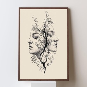 以下が含まれることがあります： クリーム色の背景に黒いインクで描かれたイラストの額入りアートプリント。互いに背を向けた2人の横顔が描かれており、その中央には小さな花々で飾られた木の枝の構造が伸びている様子が表現されています。