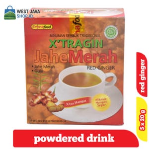 Könnte beinhalten: Eine Schachtel mit Pulvergetränk "X'TRAGIN Jahe Merah Red Ginger". Die Schachtel zeigt eine Tasse Ingwertee, Ingwerwurzel-Illustrationen und den Text "powdered drink". Die Verpackung enthält 5 x 20g.