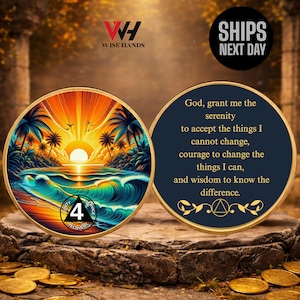 Peut inclure: Deux médaillons ronds. L'un représente un coucher de soleil sur une plage avec des palmiers et des vagues. L'autre porte le texte "Dieu, accorde-moi la sérénité..." et un symbole. Le logo Wise Hands est visible.