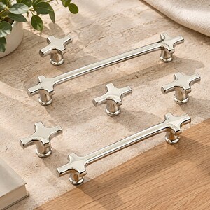 Minimalist Silver Showcase Pull, Modern Cabinet Handle for Drawer Wardrobe