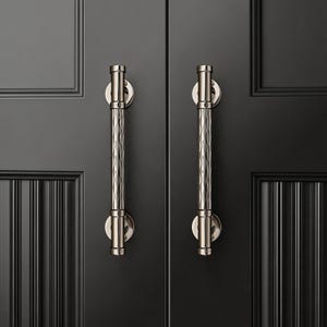 Srebrne metalowe uchwyty do szafek, eleganckie, nowoczesne uchwyty do szuflad, okucia do garderoby