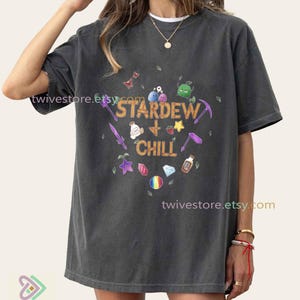 Stardew Valley och Chill Comfort Colors-tröja, rolig bootleg-parodi-tröja, spelsimulator-present, söt Pixel Farm-tröja, mysig gamermerchandise bild 1