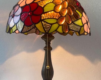 Tiffany-lampenkap met glas in lood, met hars gesneden voet, sfeerverlichting voor studeer/slaapkamer.