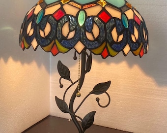 Tiffany-lampenkap met geometrische bloemen in lood, hars- en smeedijzeren voet, decoratieve lamp voor woonkamer en studeerkamer.