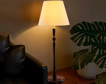 寝室や書斎に最適な、クリーム色を基調としたクリエイティブなテーブルランプ：アメリカンスタイル、フレンチスタイルの、軽やかな高級ベッドサイドランプ