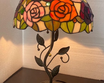 Tiffany-lampenkap met bloemen en bloemen, basis van hars en ijzer, sfeerverlichting voor woonkamer, studeerkamer en slaapkamer.