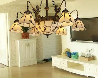 クラシックなティファニースタイルの葉のモチーフのガラスシャンデリア