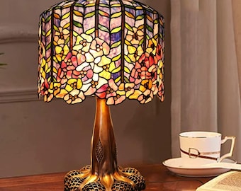 ティファニースタイルの花柄カラーガラステーブルランプ