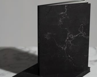 A5 Notizbuch – schwarzer Marmor mit hellgrauen Adern, dotted – minimalistisches Mono Bullet Journal