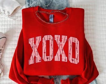 XOXO Valentines Day Sweatshirt, Cute Hearts Tee for Her, Love Sweatshirt, Romantic Holiday Crewneck, Gift for Girlfriend, XOXO Hoodie