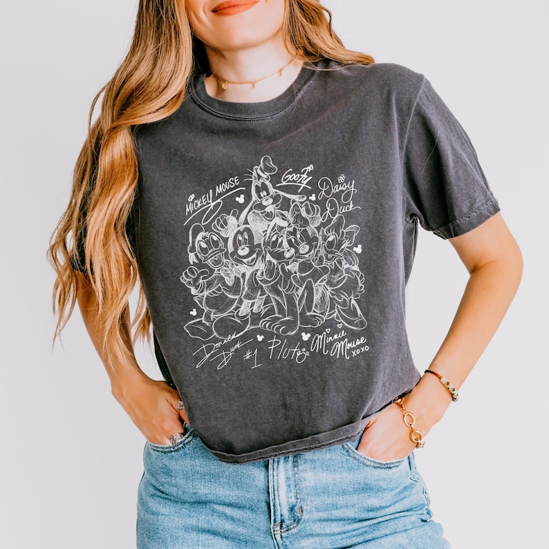 Comfort Colors® Retro Mickey and Friends Disney Boxy Shirt, Disney Vacation Summer Tees, Disneyland Family Trip Cropped T-shirt bild 4