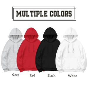 Puede incluir: Cuatro sudaderas con capucha en gris, rojo, negro y blanco, cada una con un bolsillo canguro frontal y cordones a juego. El texto MULTIPLE COLORS aparece en la parte superior, con las etiquetas Gray, Red, Black y White debajo de cada prenda.