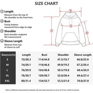 Puede incluir: Una tabla de tallas para una sudadera con capucha que muestra un dibujo lineal de la prenda con indicadores de medida numerados para largo, busto, hombro y largo de manga. Una tabla proporciona dimensiones espec&iacute;ficas en cm y pulgadas para tallas S a XXL.