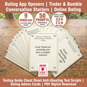 Op de afbeelding: Een set van 50 printbare gespreksstarter-kaarten voor dating-apps met een crèmekleurige achtergrond en zwarte tekst. Elke kaart heeft een gestippelde rand en kleine hartjesiconen. De tekst bevat categorieën en communicatiedoelen. De kaarten zijn 8,89 cm hoog en 6,35 cm breed.