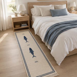 Alfombra de pasillo minimalista con diseño de peces, anudada a mano, alfombra de entrada con diseño de peces en azul marfil. imagen 3