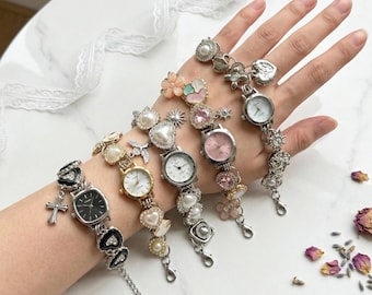 Bracciale con ciondolo vintage per donna • Gioielli estetici Y2K • Orologio da polso con cuore di perle e angelo gotico • Regalo di riciclo creativo