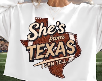 Ella es de Texas, puedo decirlo PNG Diseño de sublimación occidental, Camiseta de fútbol de Texas PNG, Chica sureña de campo descarga digital, Deportes preppy