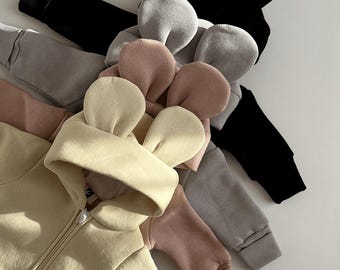 Handgemaakte fleece babyromper met berenoren | Zachte winterjumpsuit