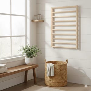 Puede incluir: Una taza de cerámica blanca con un asa negra y el texto "But First, Coffee" en negrita negra. La taza se encuentra sobre un fondo neutro, resaltando su diseño sencillo.