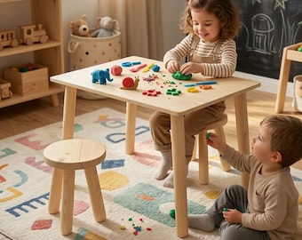 Montessori kindertafel en krukset, natuurlijk massief houten speelbureau