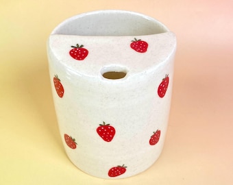 Handgeschilderde aardbei-reismok, 3 maten, ambachtelijk keramisch cadeau voor haar, aardbeibeker, handgemaakte aardewerkbeker, Moederdagcadeau