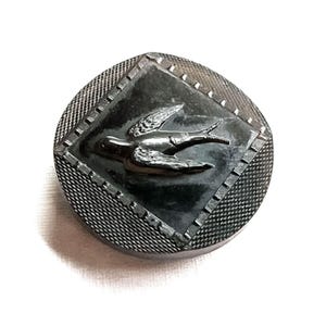 Swallow in Flight ~ Antique French Pressed Horn Bird Picture Button ~ Backmark LCJ&F Patent ~ 7/8" 22mm