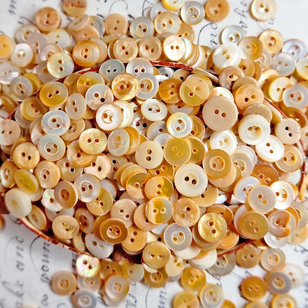 100 to 200 Vintage 1940s Golden Honey Cream Mother of Pearl Shell MOP Buttons ~ Quilting Crafts Collage Slow Stitch ~ 3/8" to 1/2"