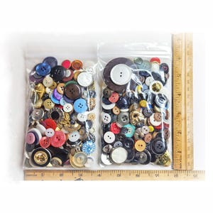 Mixed Bulk Buttons for Crafts ~ Generous 1/4 Lb Bag Lots of Vintage and New Buttons ~ Thread & Staples Removed