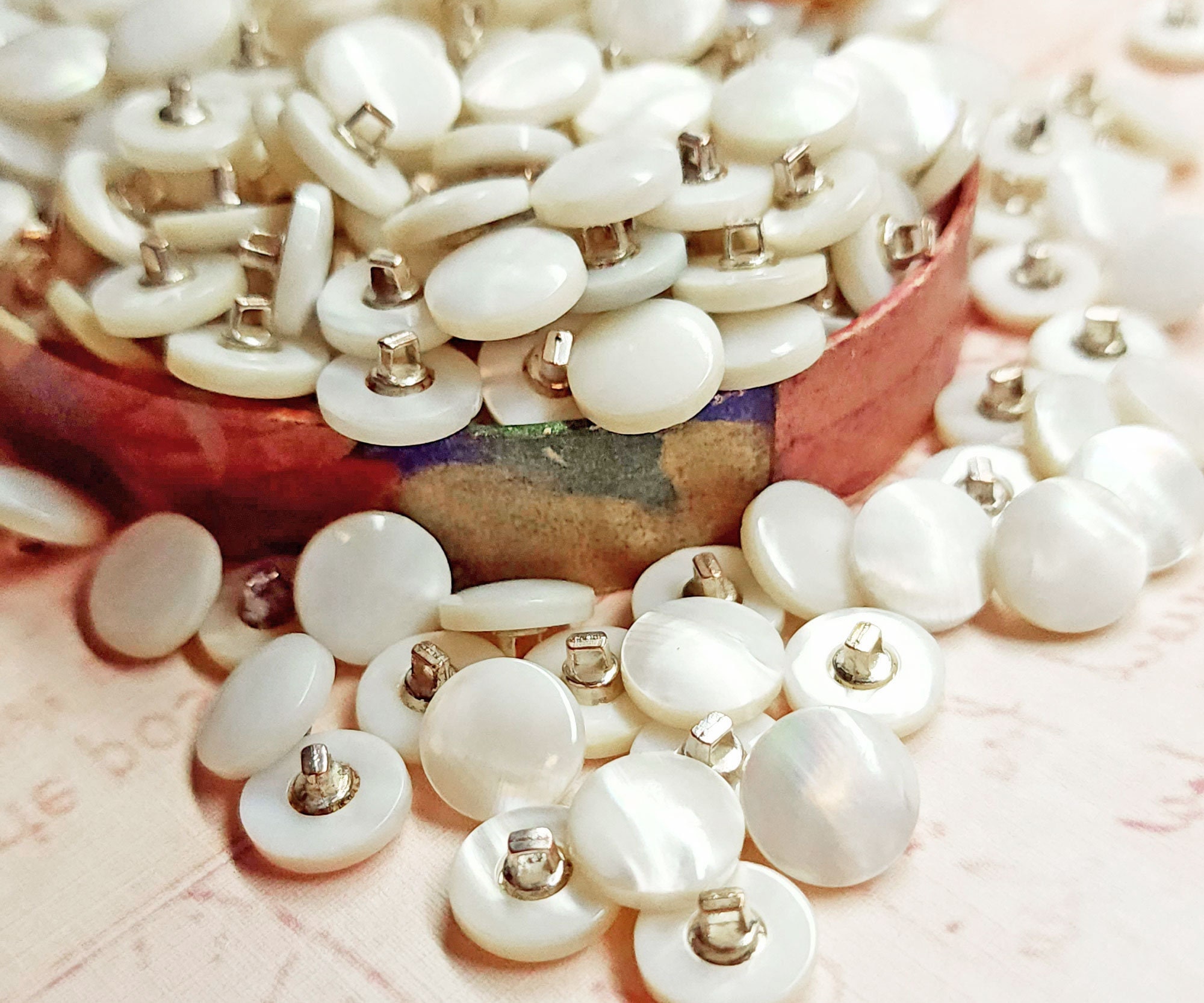 10 to 50 Vintage 1940s Lustrous White Mother of Pearl Sewing Buttons ~ MOP Shell w/ Metal Shank ~ approx 7/16" 11mm ~ Wedding Bridal