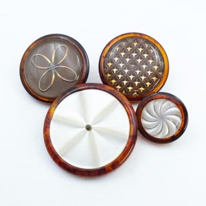 4 Vintage Faux Tortoise Bakelite Buttons w/ Lucite OME ~ approx 3/4" to 1-3/8"