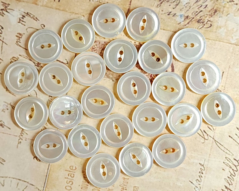 25 Vintage Mother of Pearl Buttons Lovely MOP Shell Luster Wedding Bridal just over 11/16 image 2