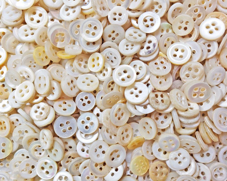 50 Tiny Vintage Diminutive Pearl Shell Buttons ~ Dimi Baby Doll MOP ~ 3 ...