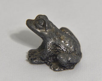 Vintage Pewter Figurine of a Frog. Small Pewter Frog Figurine. Little Frog Figurine. Frog Collector. Small Life-like Pewter Frog Figurine.