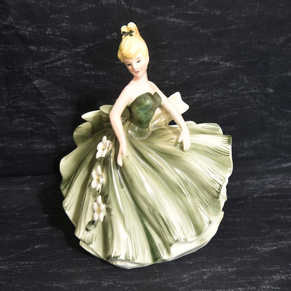 Vintage plantenbak voor dansend meisje van Lefton 2908. Bloembak voor meisje in groene jurk. Lefton Blonde Lady Southern Belle plantenbak, circa jaren 1950.