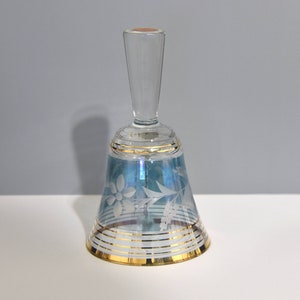 Vintage Glockenglas mit blauer Tönung und floraler Ätzung Srpska Fabrika Stakla Paracin Glocke. Sammler Glas Glocke aus Jugoslawien.