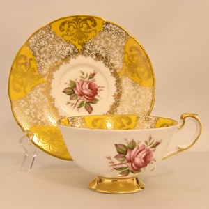 Vintage Paragon Teacup & Saucer E157A. By Appointment to Her Majesty the Queen Manufacturers of Paragon Fine Bone China England.