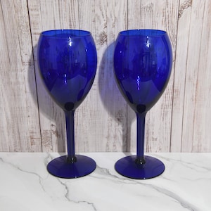 Set of Two Vintage Dark Cobalt Blue Wine Glasses. Dark Blue Stemware. Pier 1 Style Cobalt Blue Stemmed Goblets. Royal Blue Wine Glassware.