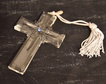 Cruz de cristal Lenox con centro de cristal azul. Adorno religioso de cruz de cristal con borla para colgar. Cruz Lenox de cristal con plomo en caja