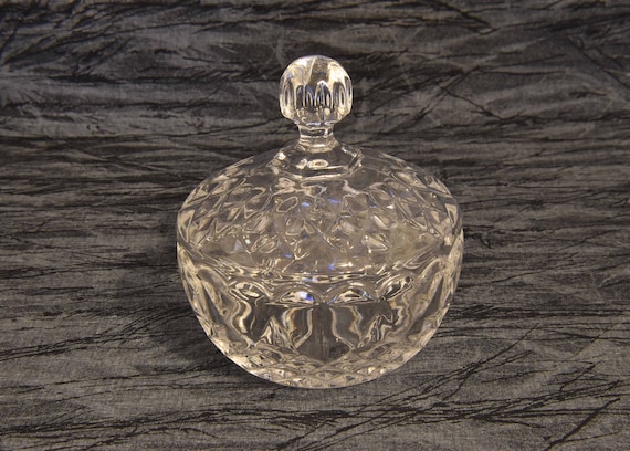 Vintage Crystal Candy Bowl with Scalloped Hearts Along the Side and a Lid with Finial. Crystal Candy Box. Candy Bowl with Lid. Valentine.