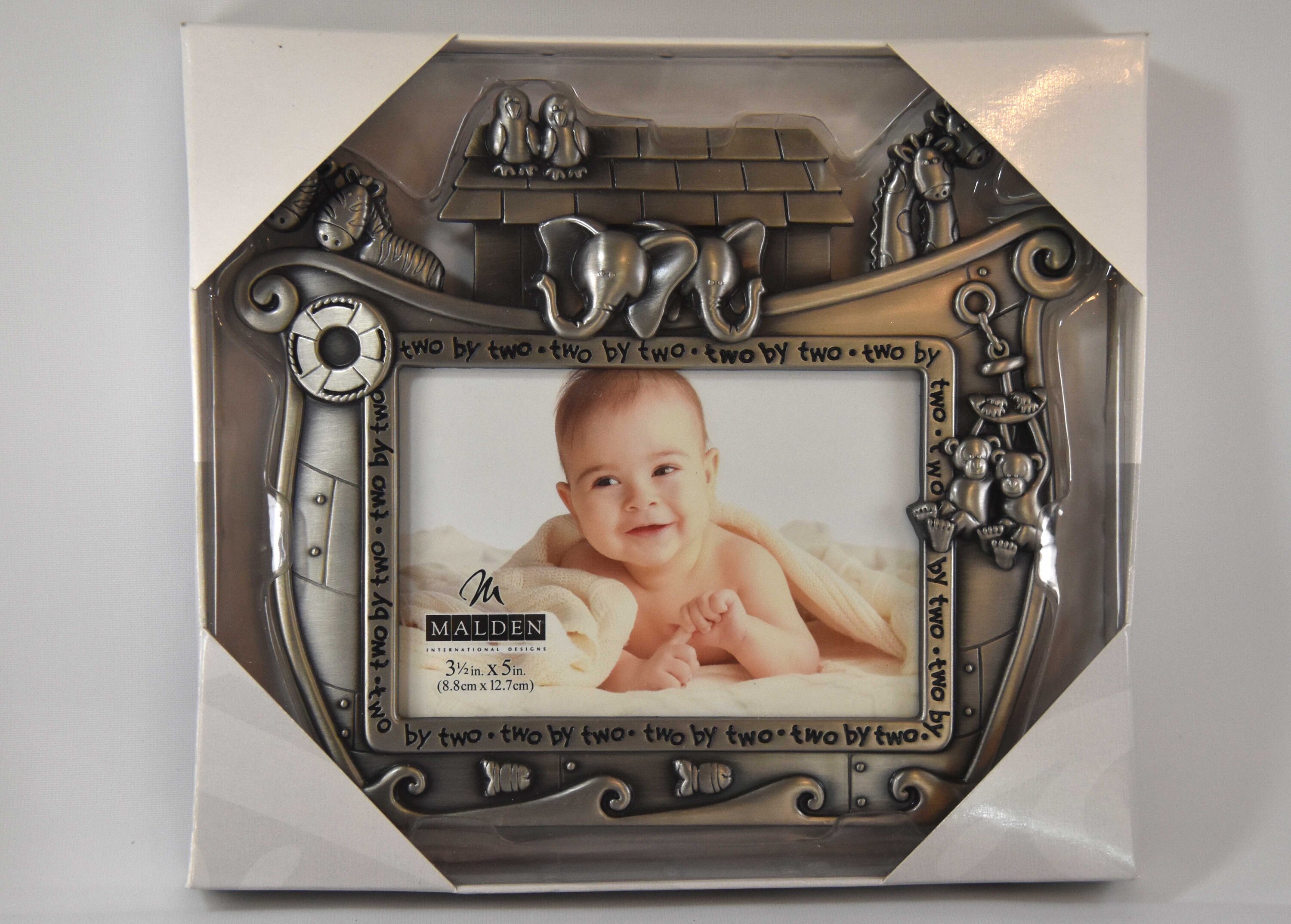 Malden International Designs 4x6 Family Picture Frame Family Knows You The  Best & Loves You The Most White MDF Wood Frame Routed Gray MDF Wood Base