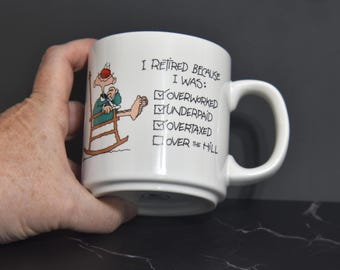 Taza vintage de Russ Berrie "Me jubilé porque". Me jubilé porque estaba: sobrecargado de trabajo, mal pagado, con demasiados impuestos, en la ruina. Taza de jubilación.