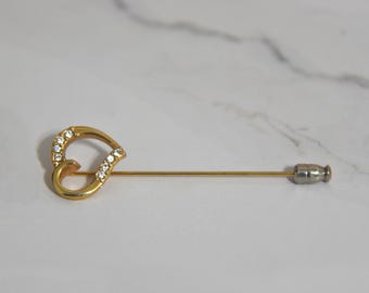 Vintage Gold Tone Sarah Coventry Open Heart Crystal Stick Pin. Sarah Coventry Heart Stick Pin Brooch. Clear Crystal Gold Heart Stick Pin.